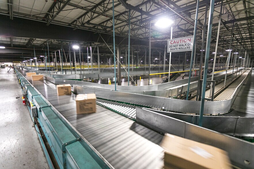 More Photos Of 1700 Schuster Rd, Delano Distribution For Lease