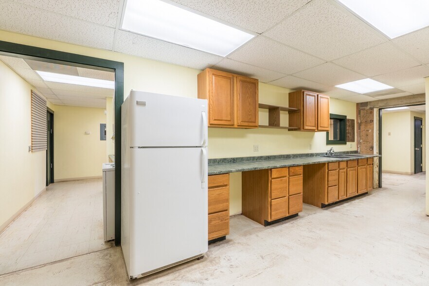 More Photos Of 1705 University Ave, Hot Springs Storefront Retail Office For Sale