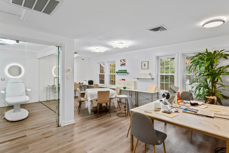 More Photos Of 2102 Gallows Rd, Vienna Medical For Lease