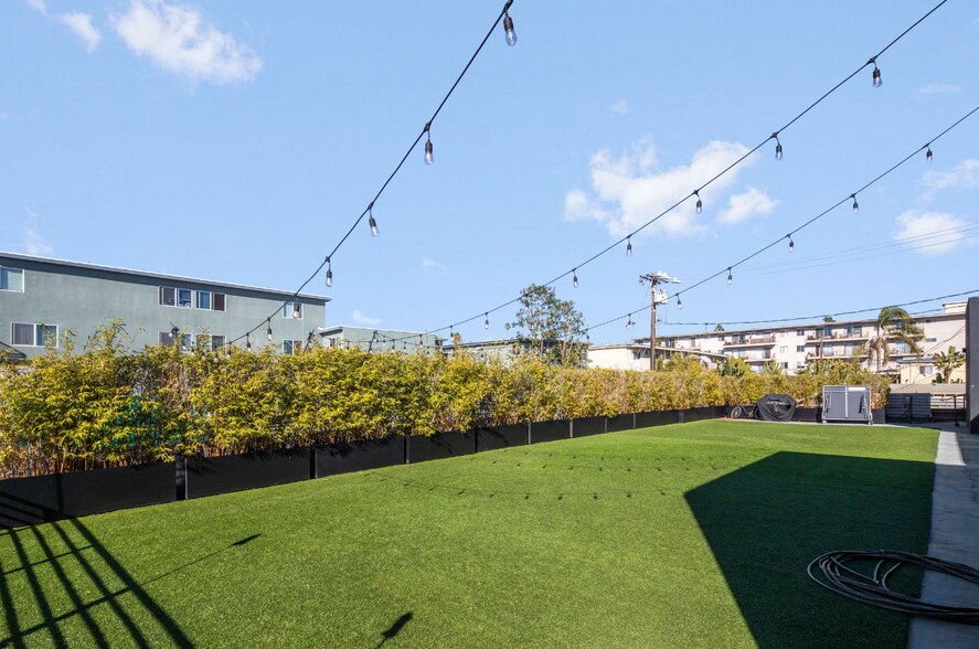 More Photos Of 2217-2219 Main St, Santa Monica Loft Creative Space For Lease