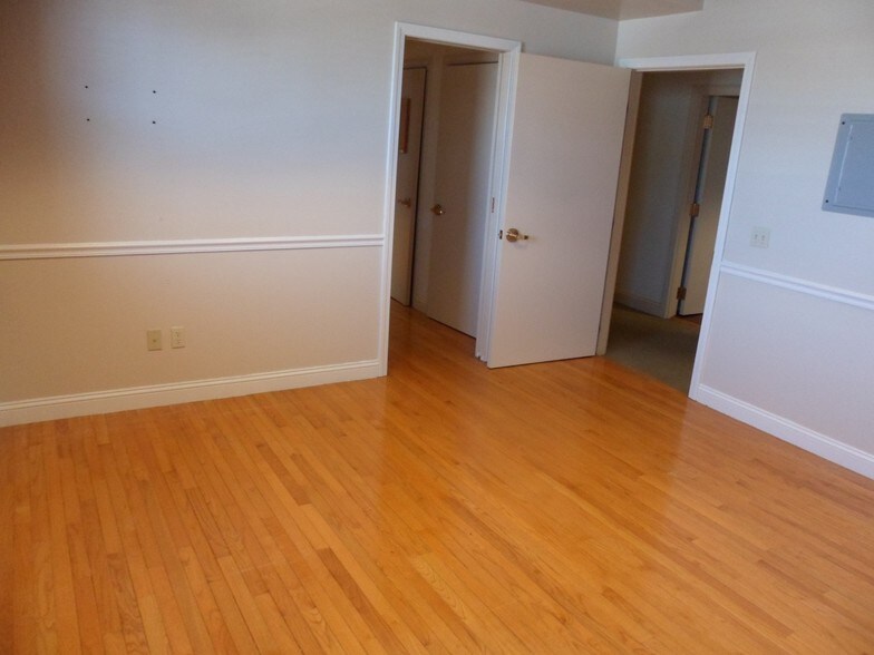 More Photos Of 960 Reservoir Ave, Cranston Office For Lease