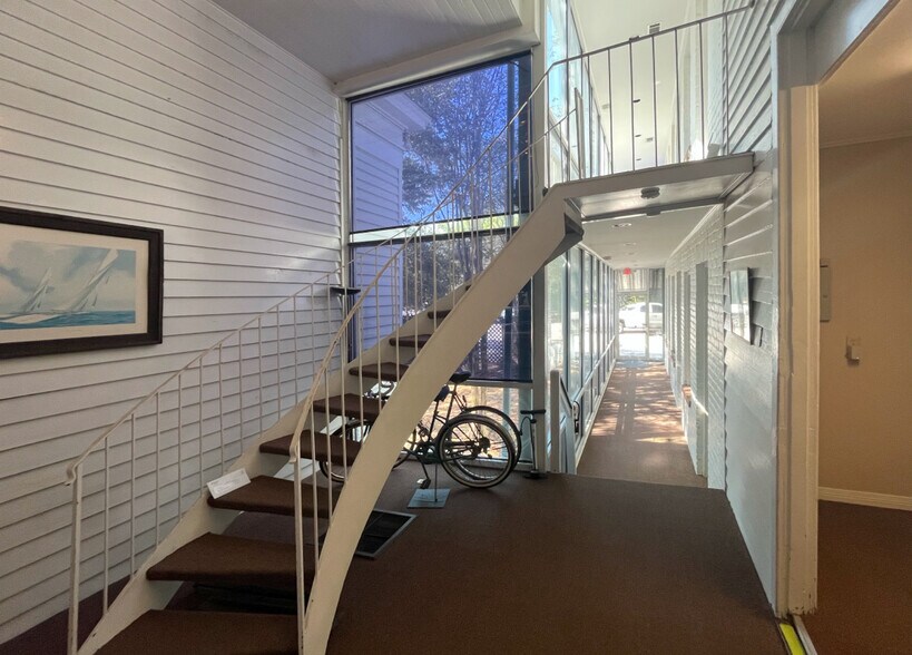 More Photos Of 205 N Conception St, Mobile Office For Sale