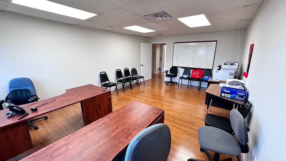 More Photos Of 1300 Industrial Blvd, Southampton Light Distribution For Lease