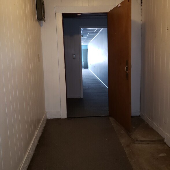 More Photos Of 117 N College Ave, Newton Theater Concert Hall For Sale