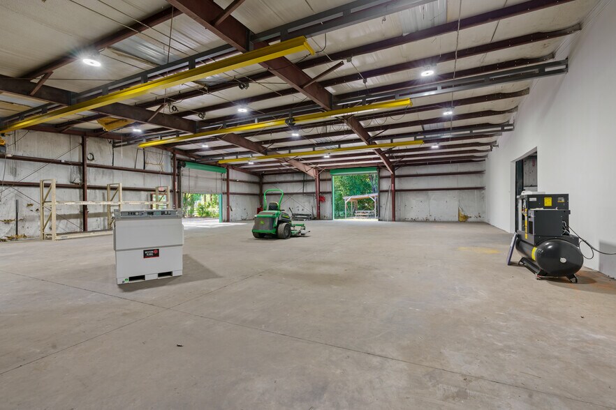 More Photos Of 13595 SE 31st Ave, Summerfield Warehouse For Sale