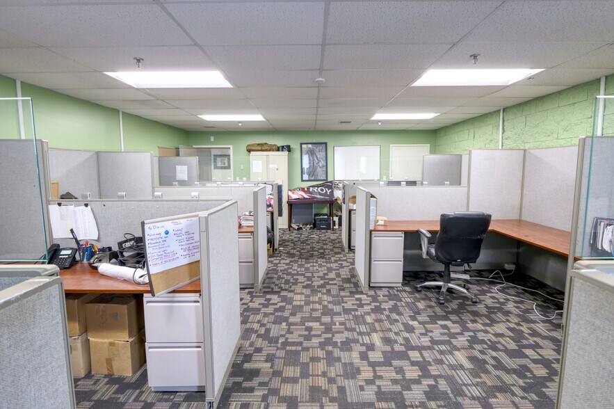 More Photos Of 151 Capital Dr, West Springfield Warehouse For Lease