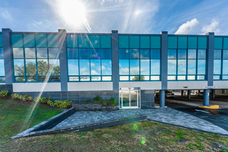 More Photos Of 130 N Ridgewood Ave, Daytona Beach Office For Sale
