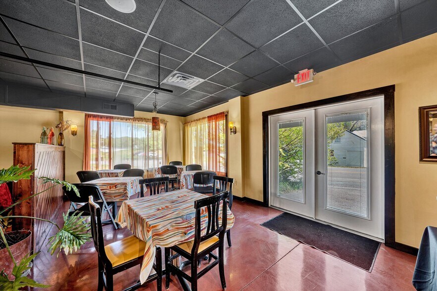 More Photos Of 106 Stoney Battery Rd, Troutville Restaurant For Sale