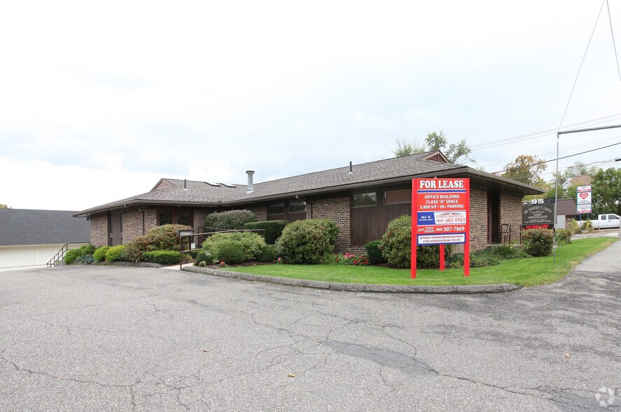 More Photos Of 95 New Litchfield St, Torrington Medical For Sale