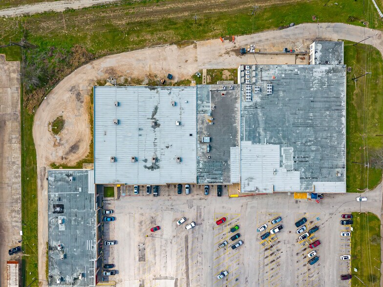 More Photos Of 301-327 S Brazosport Blvd, Freeport Storefront For Lease