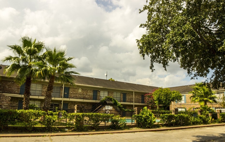 More Photos Of 6909 Renwick Dr, Houston Apartments For Sale
