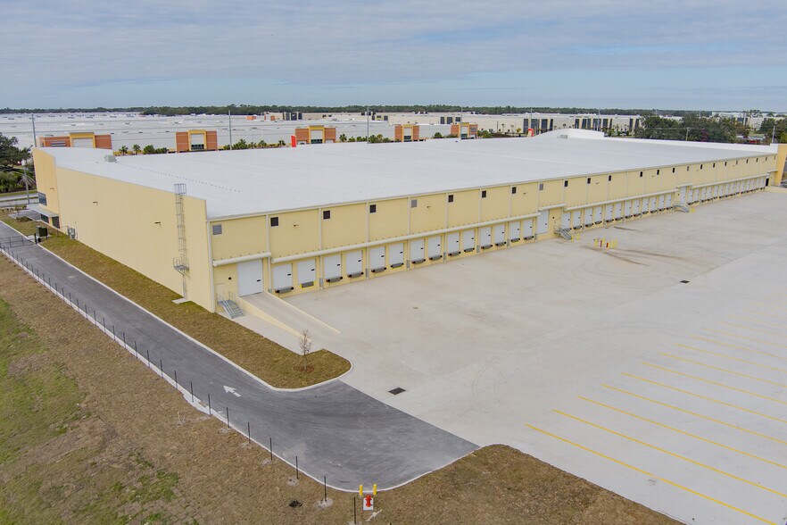 More Photos Of 3900 County Line Road, Lakeland Distribution For Lease