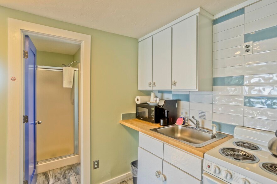 More Photos Of 265 Commercial St, Provincetown Flex For Sale