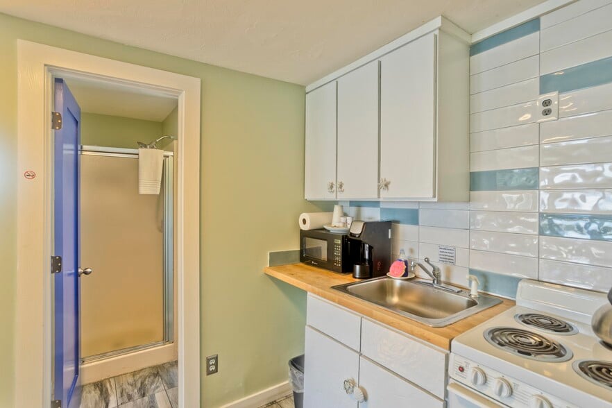 More Photos Of 265 Commercial St, Provincetown Flex For Sale