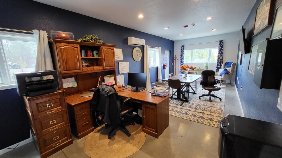 More Photos Of 18955 Beacon Lite Rd, Monument Warehouse For Sale