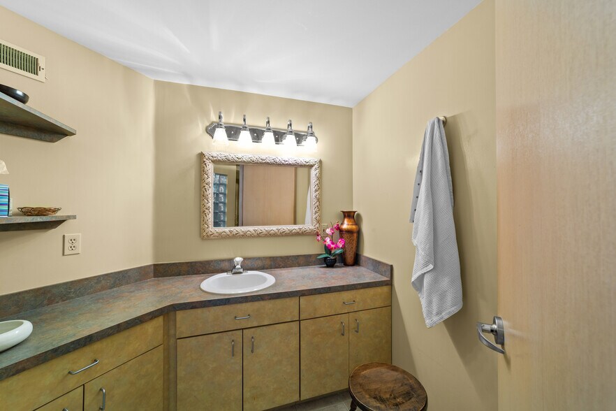 More Photos Of 6071 Old Middle Ridge Rd, Lorain Office For Sale