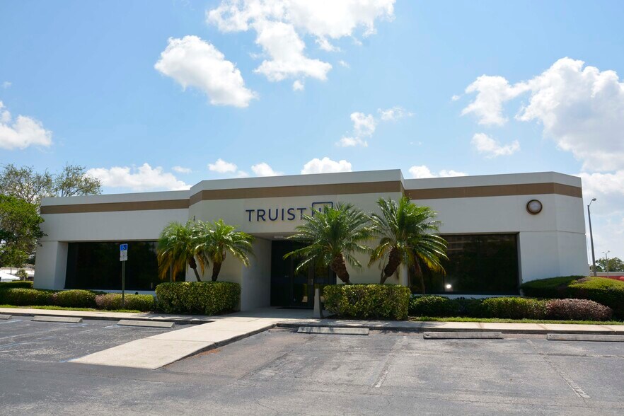 More Photos Of 5511 Park St N, Saint Petersburg Unknown For Lease