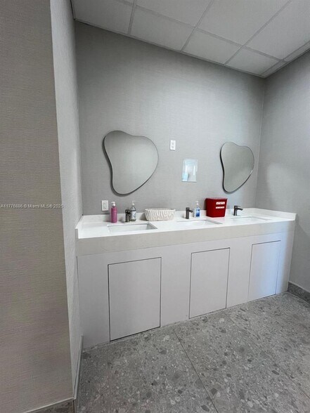 More Photos Of 2820 NE 214th St, Aventura Loft Creative Space For Sale