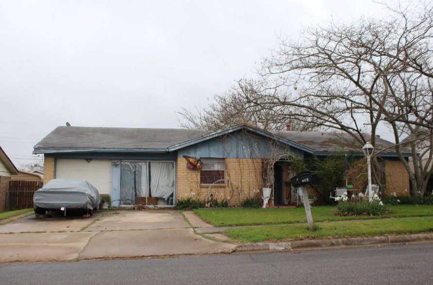 Primary Photo Of 804 N 19th St, Copperas Cove Specialty For Sale