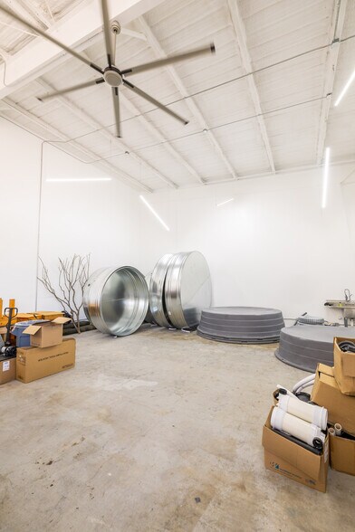 More Photos Of 3915 McKinney St, Houston Light Distribution For Lease