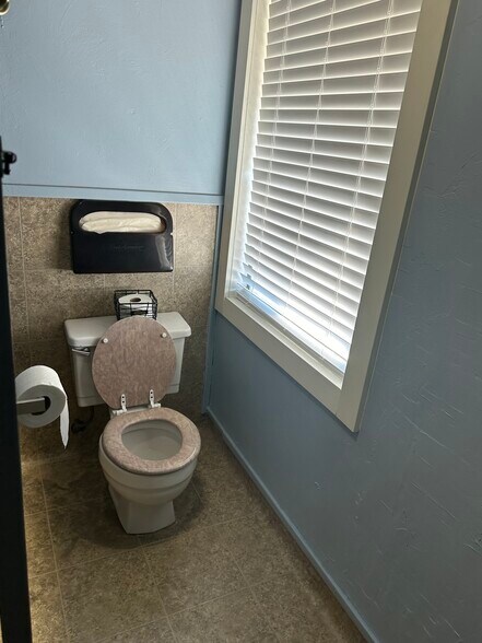 More Photos Of 1001 W Noble Ave, Visalia Specialty For Sale