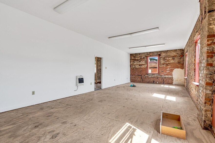 More Photos Of 227 Cedar Ave, South Pittsburg Freestanding For Sale