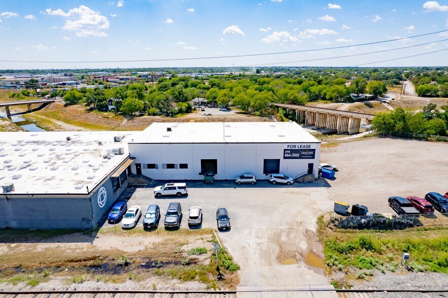 More Photos Of 414 Vera Cruz, San Antonio Warehouse For Lease
