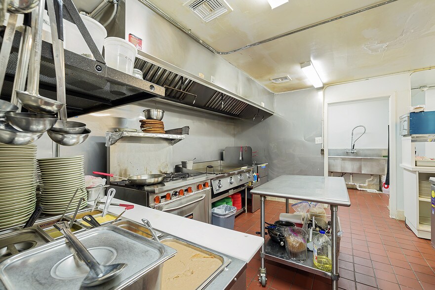 More Photos Of 17009 East Fwy, Channelview General Retail For Sale