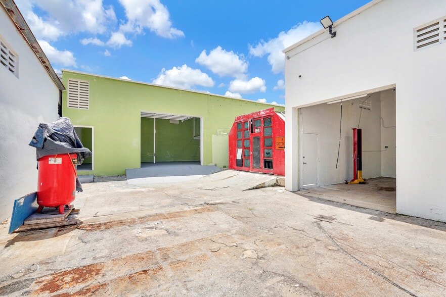 More Photos Of 7525 NE 3rd Pl, Miami Warehouse For Lease