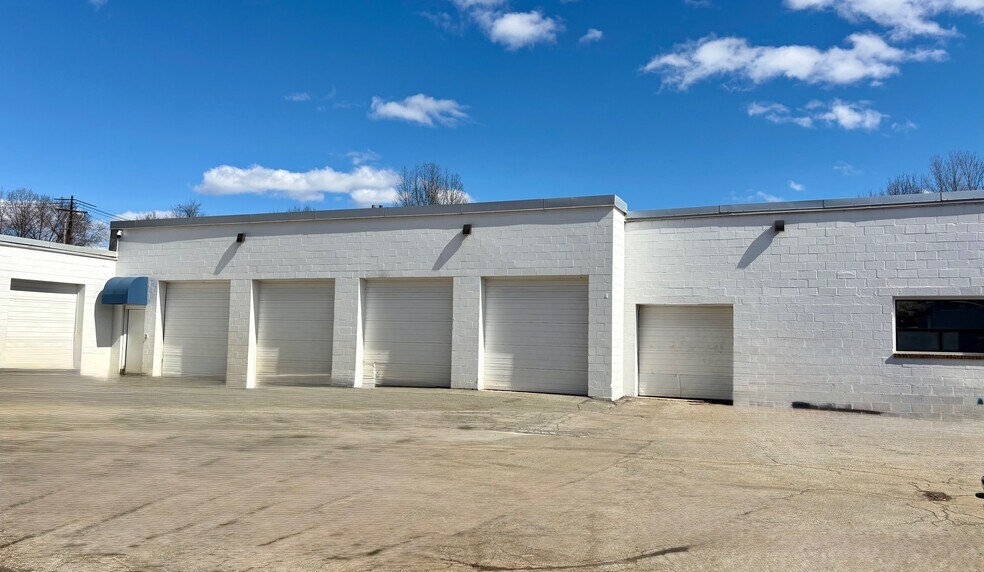 More Photos Of 160-162 Cross St, Winchester Distribution For Lease