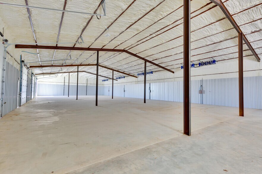 More Photos Of 343 Miracle Mile, Stonewall Warehouse For Lease