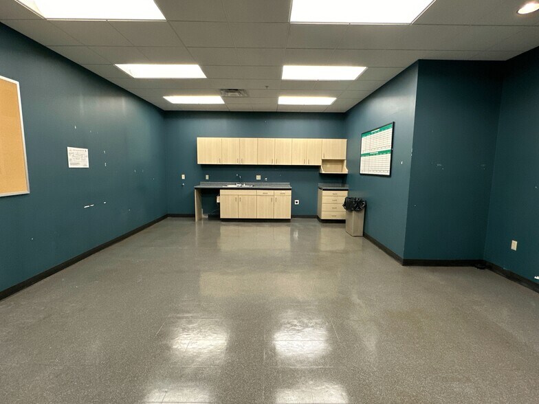 More Photos Of 250 Park West Dr, Pittsburgh Office For Sale