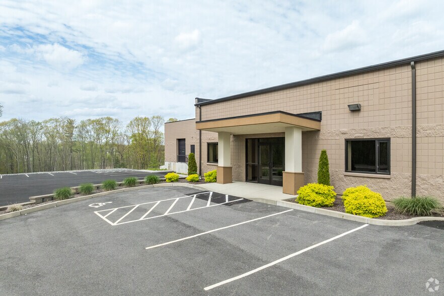 More Photos Of 27 Wellington Rd, Lincoln Office For Lease