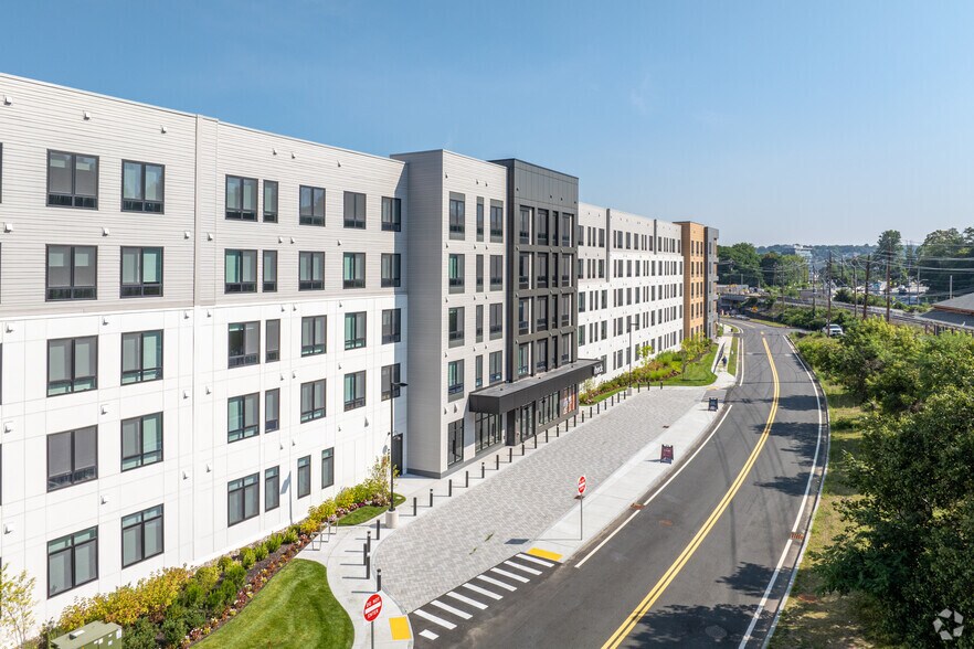 Primary Photo Of 39 Railroad Ave, Haverhill Apartments For Lease