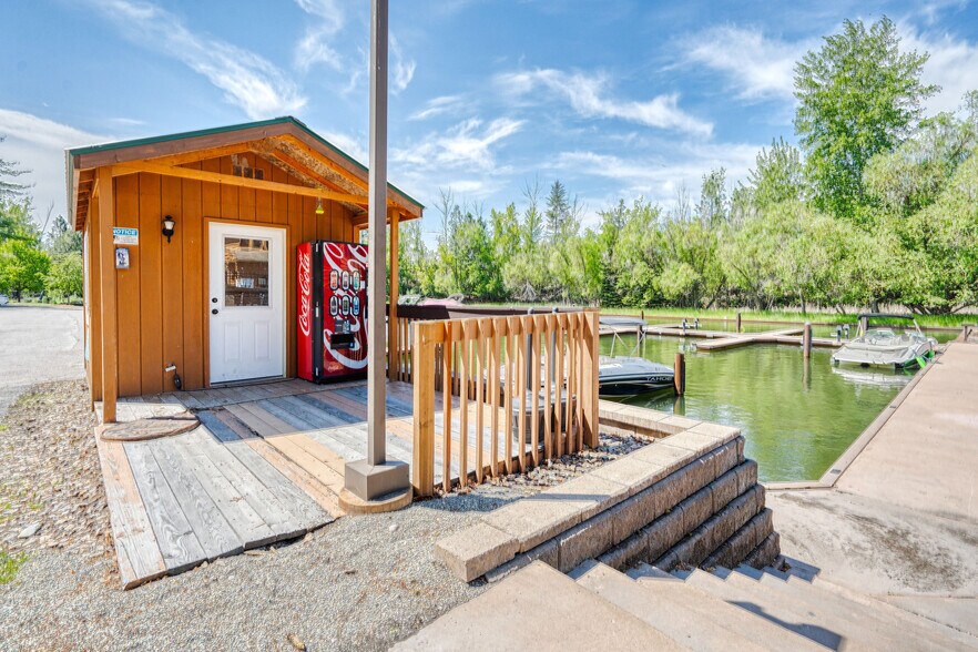 More Photos Of 180 Vista Ln, Bigfork General Retail For Sale