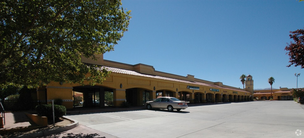 More Photos Of 2720-2728 E Palmdale Blvd, Palmdale Freestanding For Lease