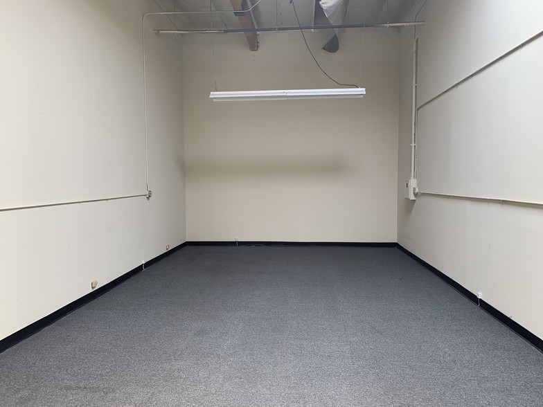 More Photos Of 634 N Poplar St, Orange Unknown For Lease