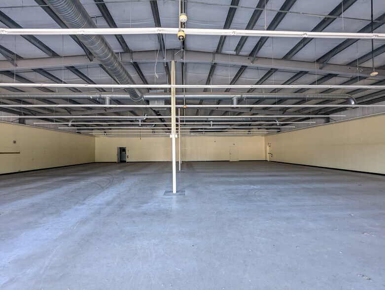 More Photos Of 411 E Main St, Daisetta Freestanding For Sale