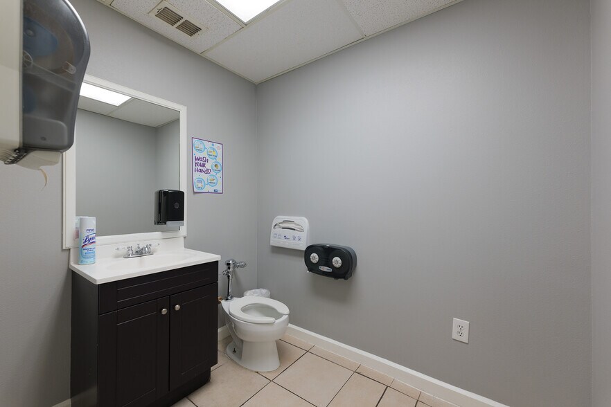 More Photos Of 305 Expressway 83, Mission Medical For Sale