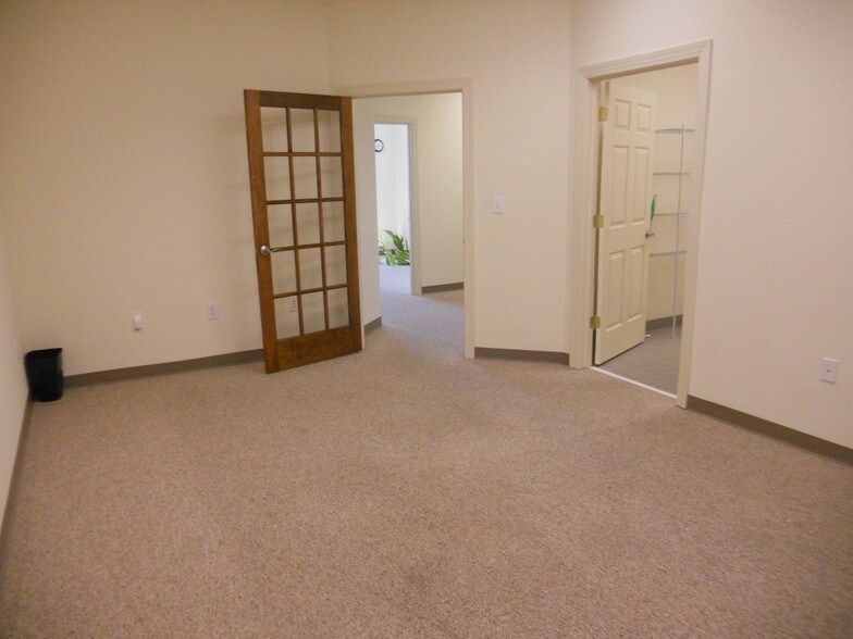 More Photos Of 862 Brawley School Rd, Mooresville Freestanding For Lease