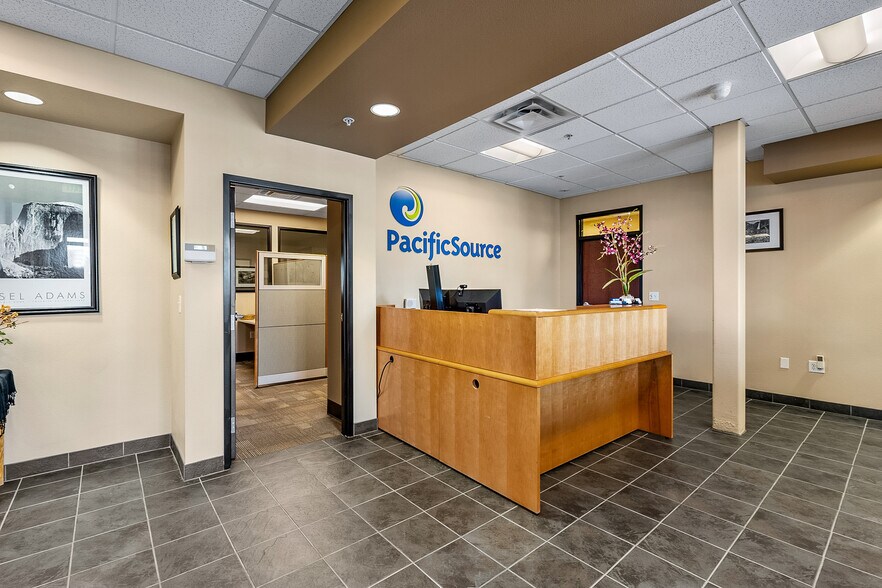 More Photos Of 1301 Poplar Dr, Medford Medical For Lease