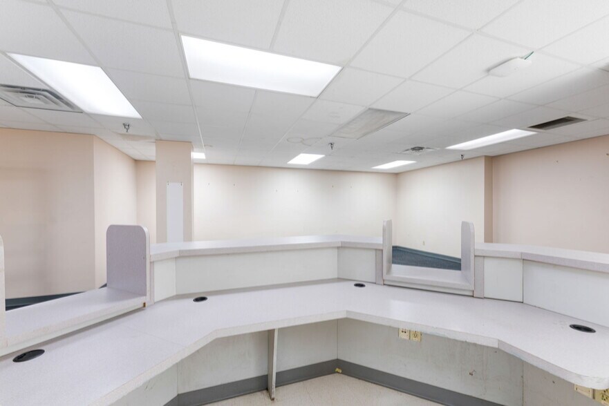 More Photos Of 420 Tamiami Trl S, Venice Medical For Sale