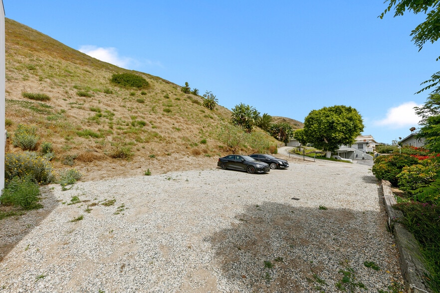 More Photos Of 22467 Pacific Coast Hwy, Malibu Freestanding For Sale