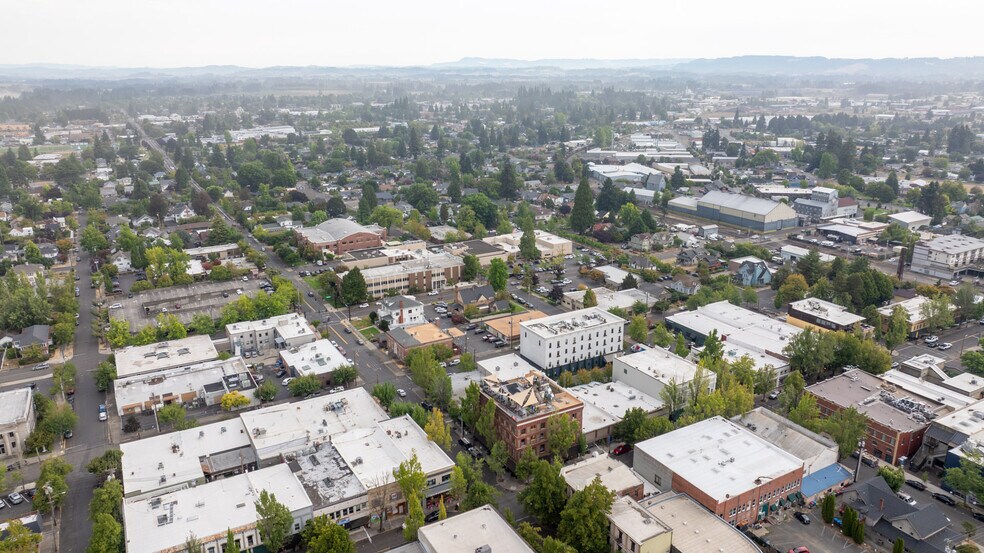 More Photos Of 414 NE Evans St, Mcminnville Office For Sale