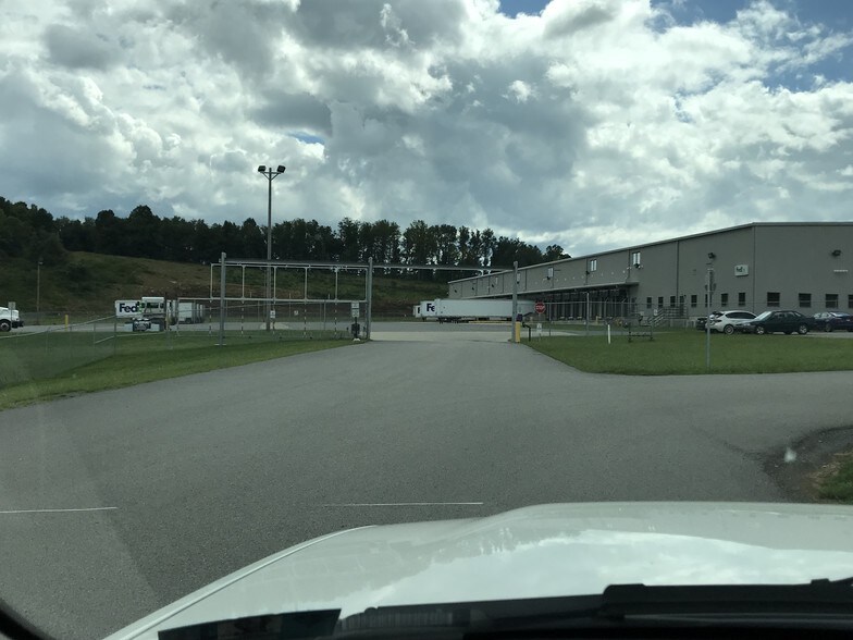 More Photos Of 235 Lawless Rd, Morgantown Warehouse For Lease