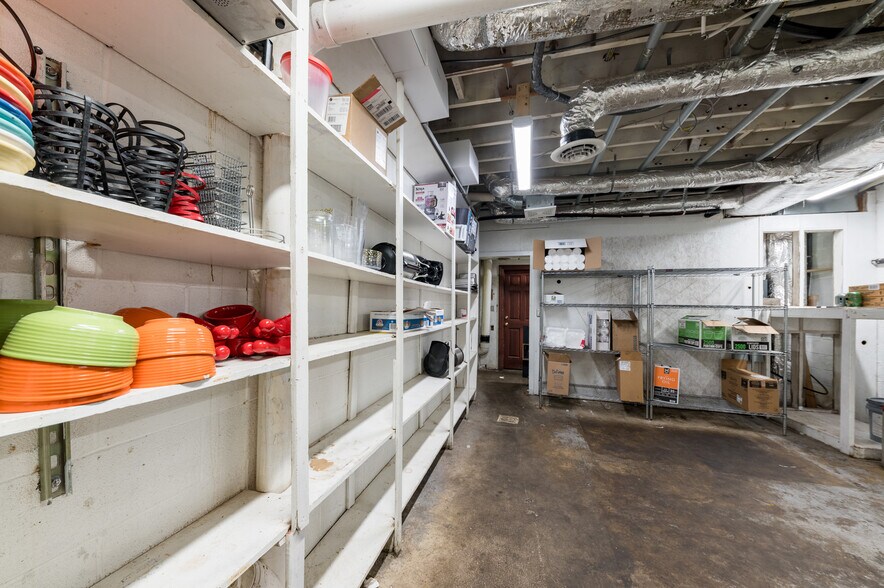 More Photos Of 1111 Fairmont Ave, Fairmont Restaurant For Sale