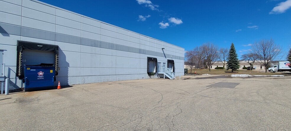 More Photos Of 2400 Pilot Knob Rd, Mendota Heights Light Manufacturing For Lease