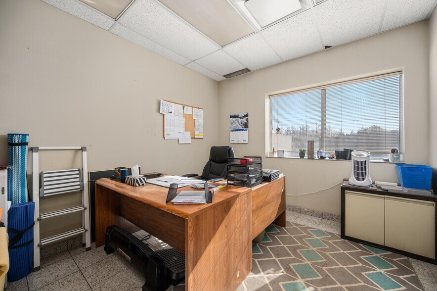 More Photos Of 19135 94th Ave, Surrey Manufacturing For Lease