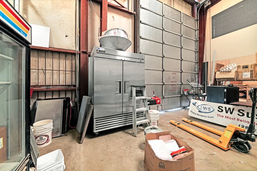 More Photos Of 1313 Cedar Post Ln, Houston Warehouse For Sale