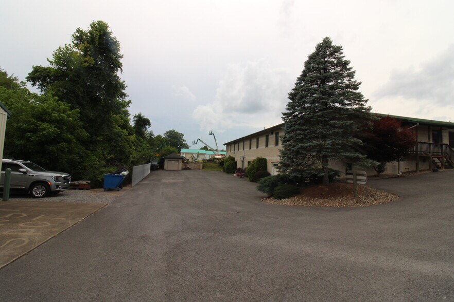 More Photos Of 2031 Pleasant Valley Rd, Fairmont Medical For Lease